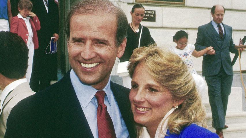 Im Juni 1977 heirate Joe Biden seine heutige Frau Jill. Sein Bruder hatte ein Blind-Date mit der Lehrerin arrangiert. Fünfmal, so heißt es, hielt er um die Hand der Lehrerin an, die sich ganz sicher sein wollte, da ihr Zukünftiger bereits zwei Kinder hatte. Das Paar hat eine gemeinsame Tochter, Ashley Biden. 