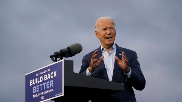 Eine frühere Mitarbeiterin wirft dem heute 77-Jährigen vor, ihr vor Jahren unter den Rock gegriffen zu haben. Biden bestreitet die Anschuldigung vehement.
