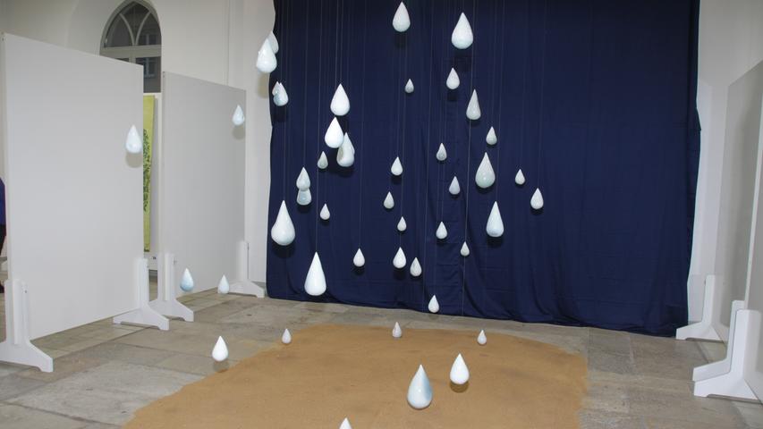 "Rain" nennt sich dieser imposante Indoor-Regen, den Christiane Toewe aus Bamberg geschaffen hat.