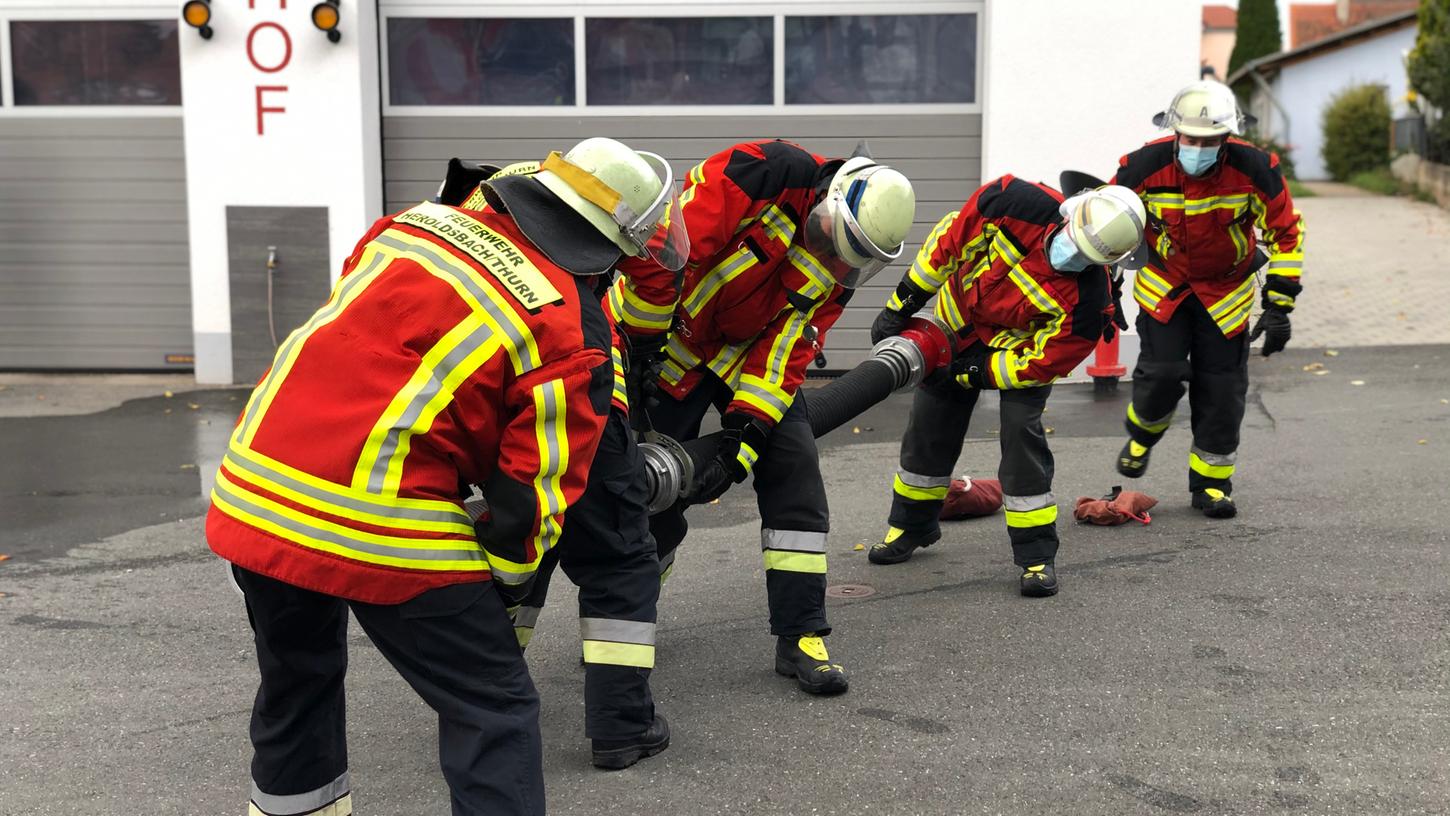 Heroldsbach: 17 Feuerwehrleute legen Leistungsprüfung ab