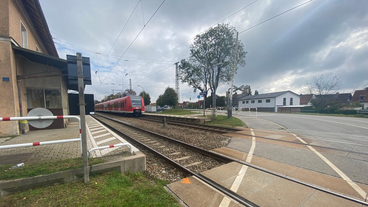 Am Dienstag sind zwei Schüler bei einem Bahnunfall bei Landshut ums Leben gekommen. 