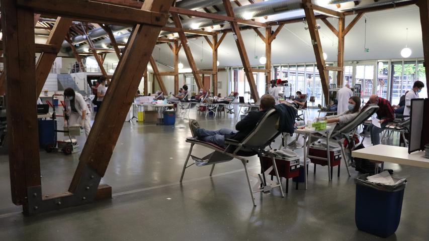 Warten auf das Blut: Bilder einer Spendeaktion