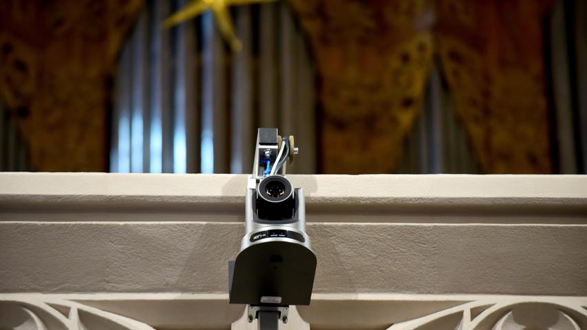 Eine fest installierte Kamera ermöglicht es, Gottesdienste zu übertragen oder aufzuzeichnen.