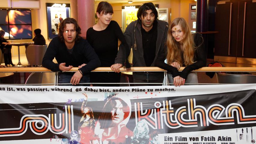 Regisseur Fatih Akin (2.v.re.) kam mit seinen Schauspielern Adam Bousdoukos, Anna Bederke und Pheline Roggan 2009 zur Preview von "Soul Kitchen" ins Cine.