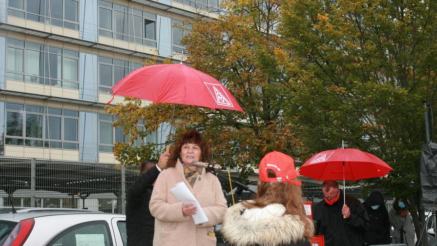 Die Bundestagsabgeordnete Martina Stamm-Fibich (SPD) solidarisiert sich mit den Beschäftigten.