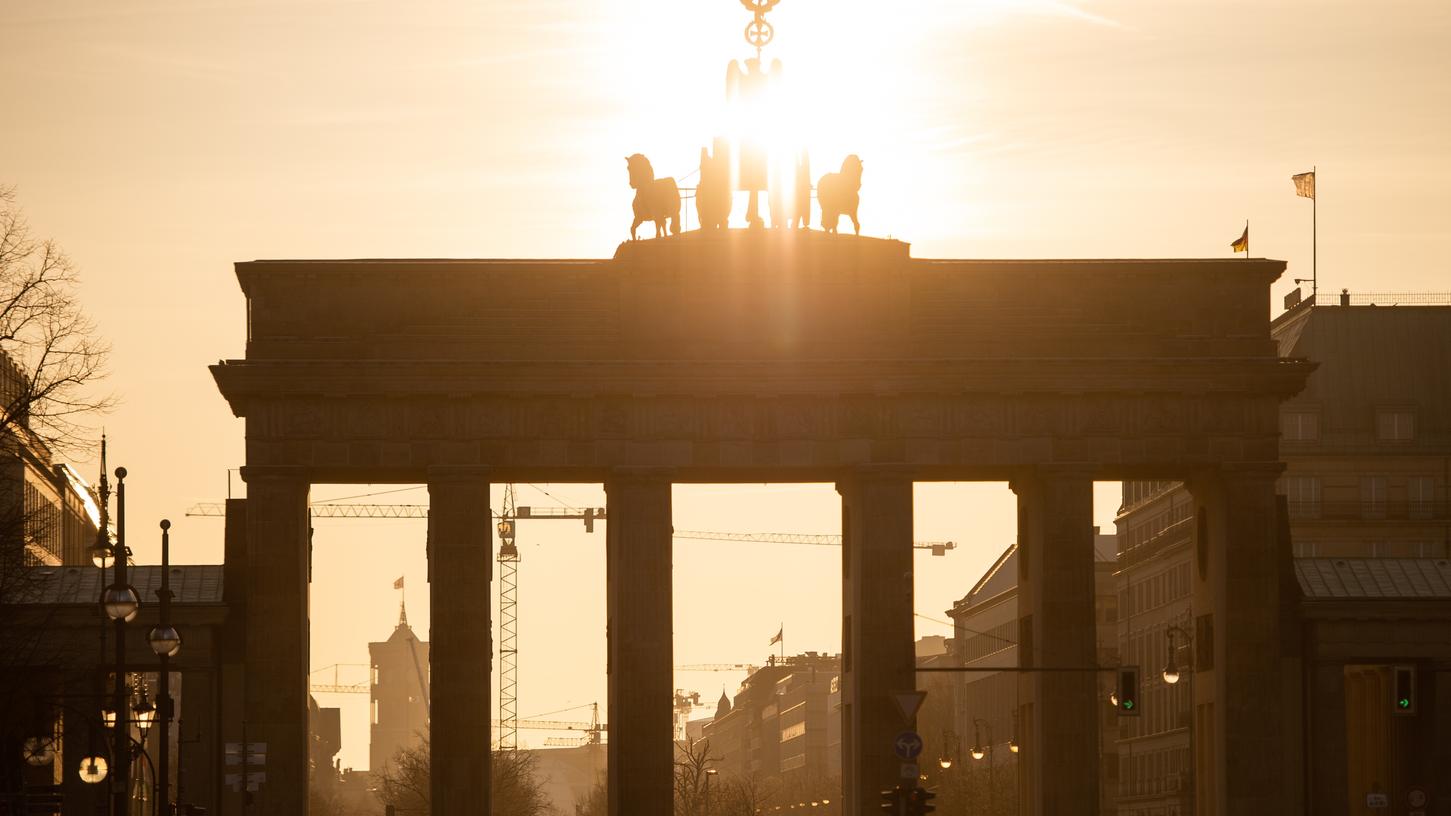 In vielen deutschen Städten bleibt es am Abend dunkel.
In vielen deutschen Städten bleibt es am Abend dunkel.
