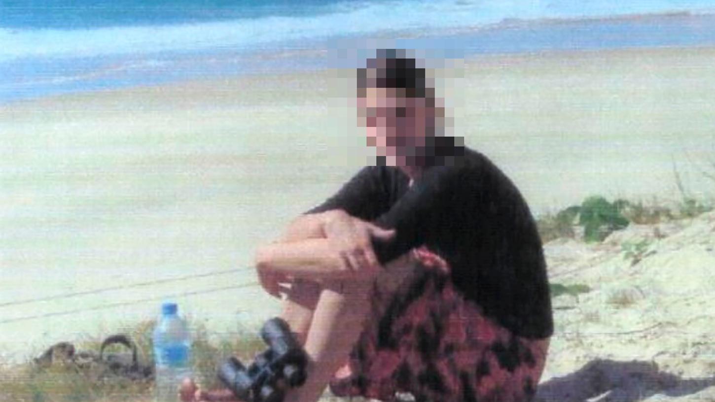 Dieses undatierte Foto verwendete die australische Polizei bei der Suche nach der jungen Frau, nach dem sie von einem Campingplatz in New South Wales verschwunden war. 