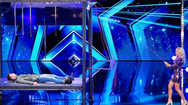 Der Nürnberger André Blake, eigentlich gelernter Elektriker, arbeitet hauptberuflich als Illusionist. Im Oktober 2020 durfte er bei "Das Supertalent" (RTL) zaubern.