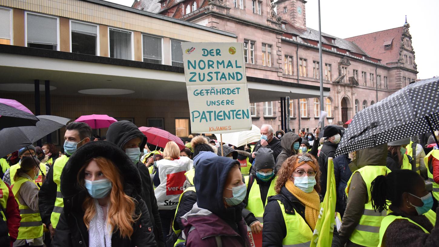 Wie hier vor drei Jahren gehen in Nürnberg am Dienstag und Mittwoch Beschäftigte des Klinikums Nürnberg für mehr Gehalt auf die Straße. Wie hier vor drei Jahren gehen in Nürnberg am Dienstag und Mittwoch Beschäftigte des Klinikums Nürnberg für mehr Gehalt auf die Straße.