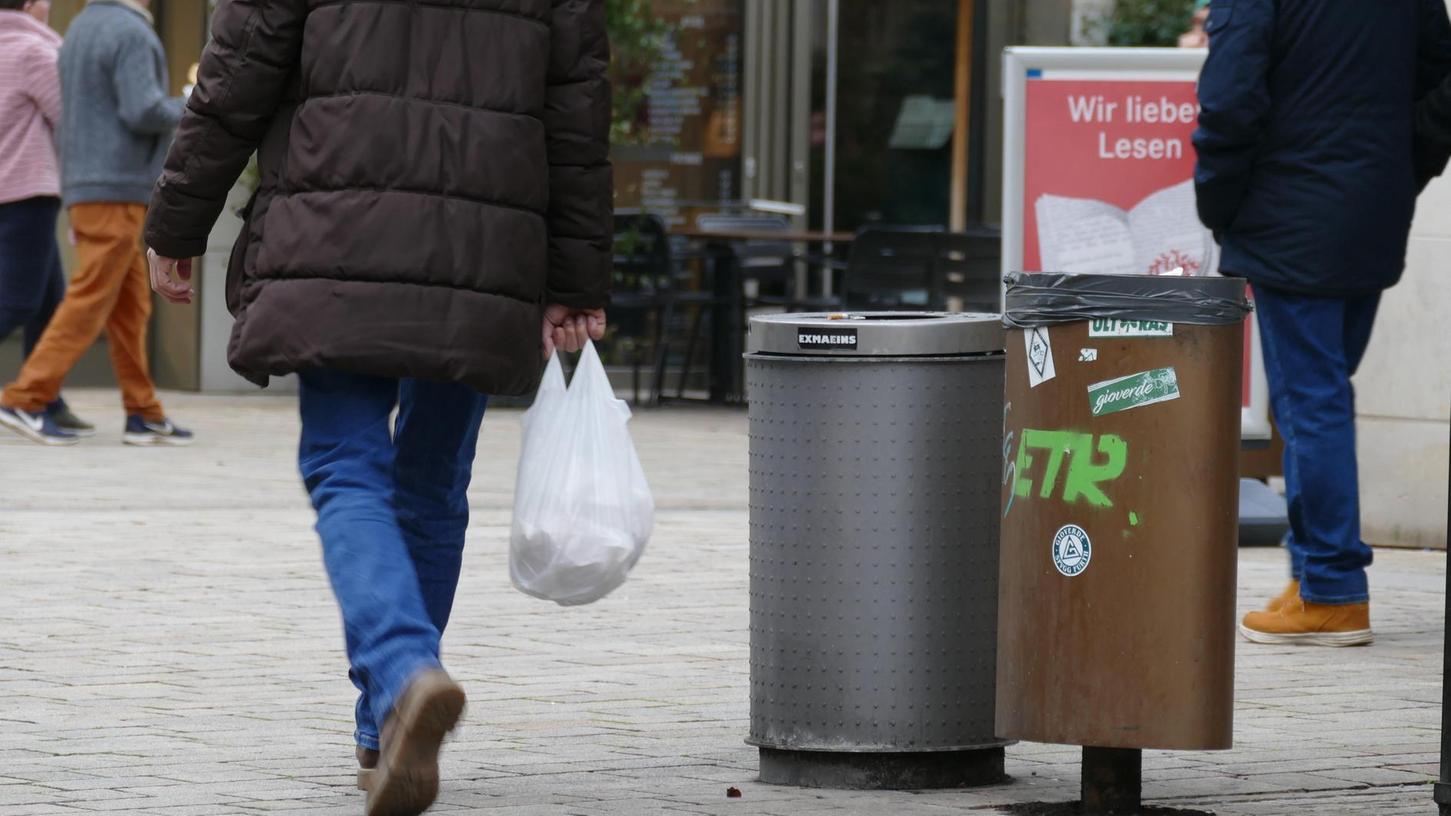 Dreck in Fürth: Größere Mülleimer sind bitter nötig