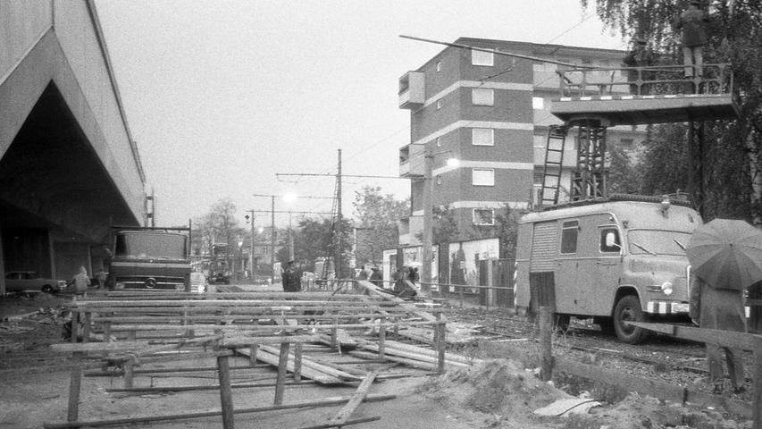 Wegen eines umgestürzten Gerüstes war die Straßenbahn nach Fürth lahmgelegt. Hier geht es zum Kalenderblatt vom 20. Oktober 1970: Vergebliches Warten.