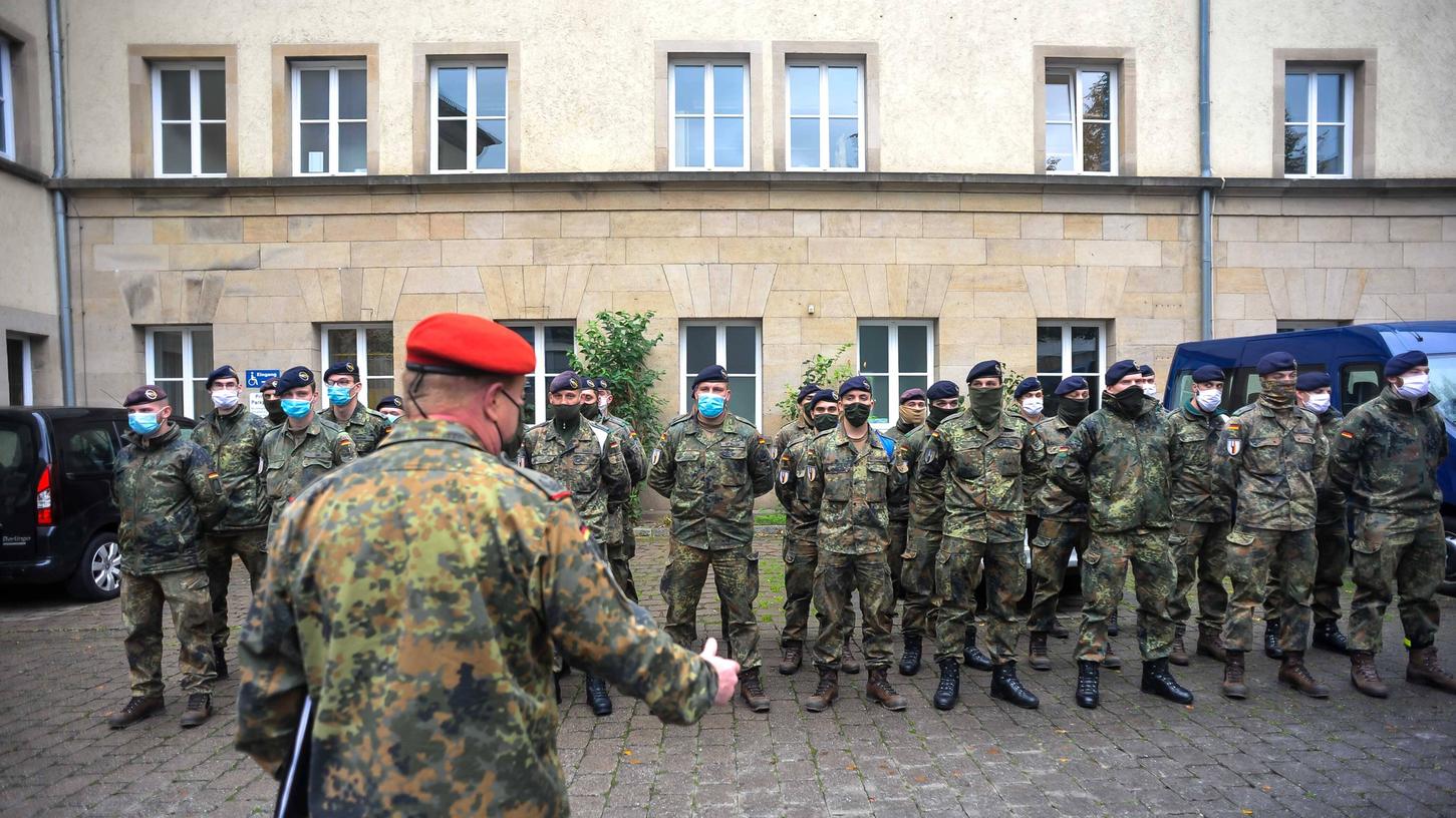 30 Soldaten sind im Stuttgarter Gesundheitsamt im Einsatz. Nächste Woche bekommt Nürnberg Hilfe von 20 Rekrutinnen und Rekruten.
