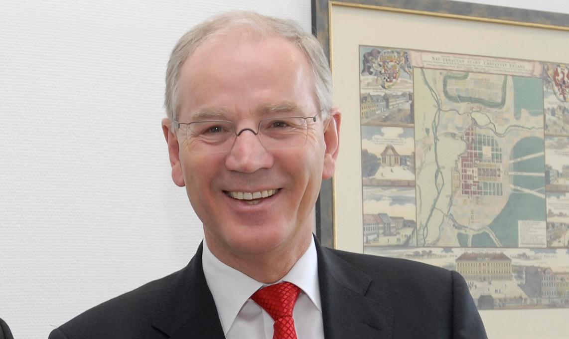 Erlangens OB Siegfried Balleis hat den Vorsitz beim Förderverein des Erlanger Tumorzentrums abgegeben.