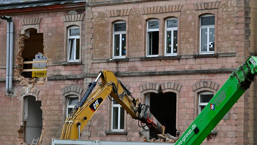 HuPfla in Erlangen: Der Abriss hat begonnen