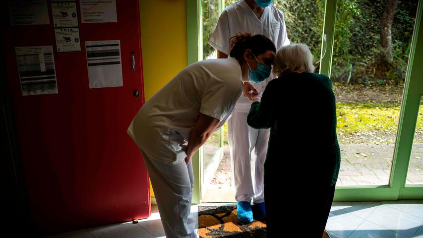 Aktuell steigt in Deutschland und Frankreich die Zahl der Menschen, die sich mit dem neuartigen Coronavirus infiziert haben. Dazu zählt auch die 90-jährige Lydie, die in einem Altersheim im südfranzösischen Salles lebt.