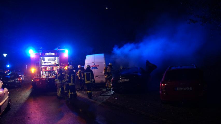 Meterhohe Flamme: Zwei nächtliche Autobrände in Ansbach