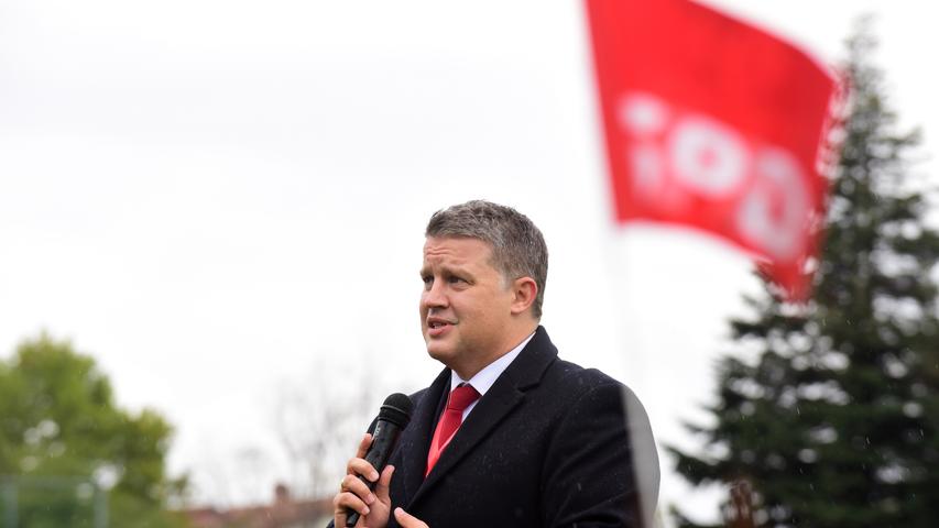 Kurios: SPD kürt ihren Bundestagskandidaten auf dem Sportplatz