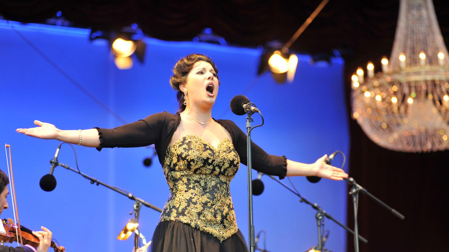 Die Armenierin Hrachuhi Bassenz feierte auf der Nürnberger Opernbühne große Erfolge, hier sieht man sie beim Klassik Open Air 2011.