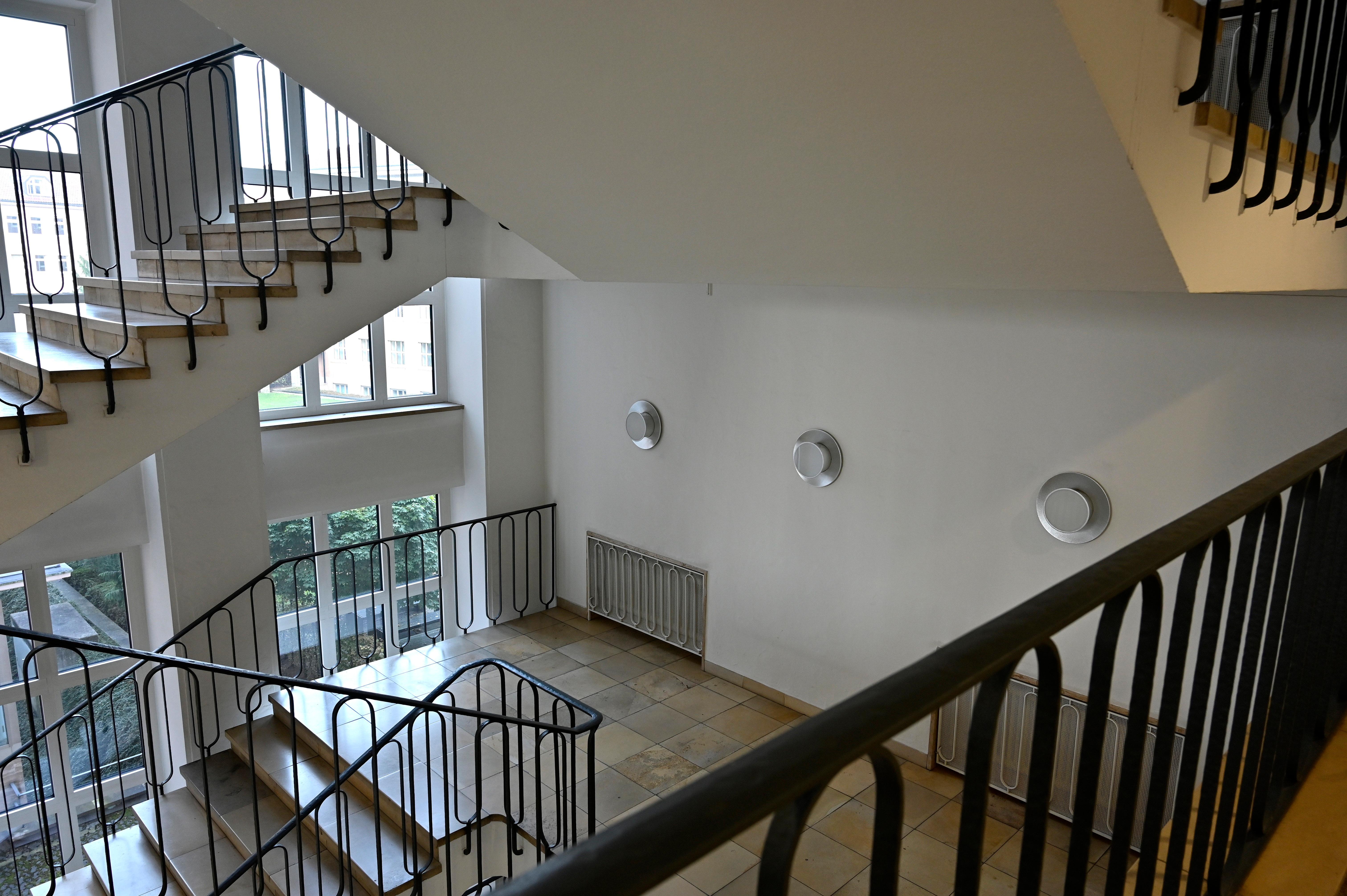 Siemens bereitet den Abschied vor von einem Büro- und Verwaltungsgebäude, das auch ein Wahrzeichen der Stadt ist. Ende 2020 übergibt Siemens den Gebäudekomplex an den Freistaat. Dort soll die Universität einziehen.