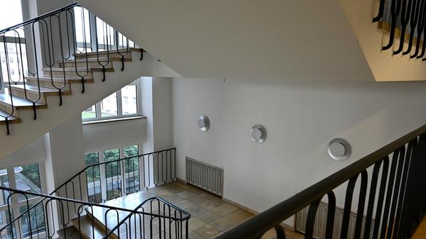 Siemens bereitet den Abschied vor von einem Büro- und Verwaltungsgebäude, das auch ein Wahrzeichen der Stadt ist. Ende 2020 übergibt Siemens den Gebäudekomplex an den Freistaat. Dort soll die Universität einziehen.