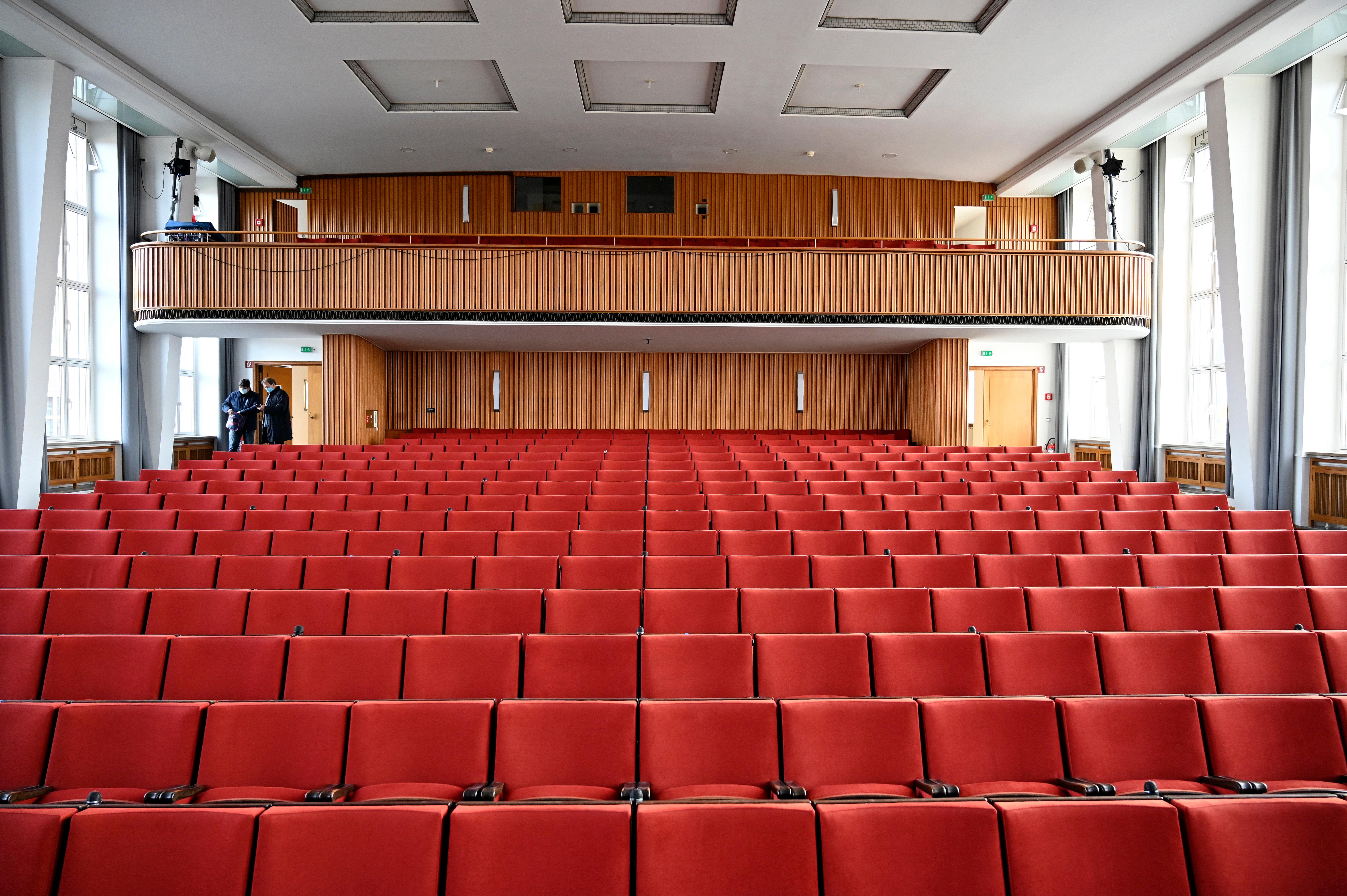 Siemens bereitet den Abschied vor von einem Büro- und Verwaltungsgebäude, das auch ein Wahrzeichen der Stadt ist. Ende 2020 übergibt Siemens den Gebäudekomplex an den Freistaat. Dort soll die Universität einziehen.