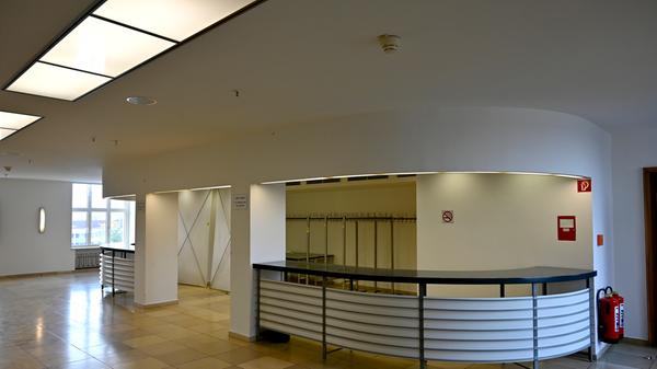 Siemens bereitet den Abschied vor von einem Büro- und Verwaltungsgebäude, das auch ein Wahrzeichen der Stadt ist. Ende 2020 übergibt Siemens den Gebäudekomplex an den Freistaat. Dort soll die Universität einziehen.