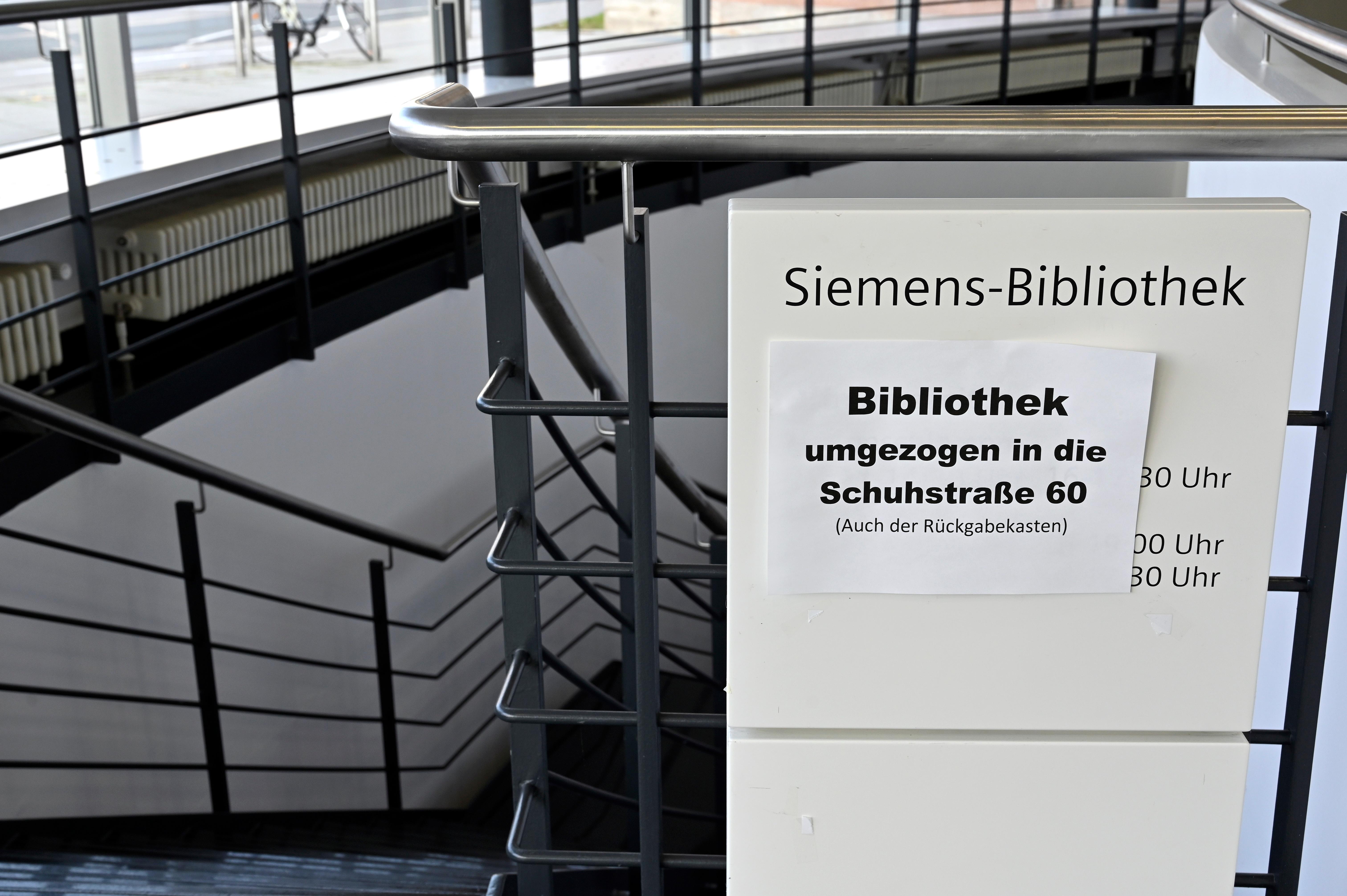 Siemens bereitet den Abschied vor von einem Büro- und Verwaltungsgebäude, das auch ein Wahrzeichen der Stadt ist. Ende 2020 übergibt Siemens den Gebäudekomplex an den Freistaat. Dort soll die Universität einziehen.