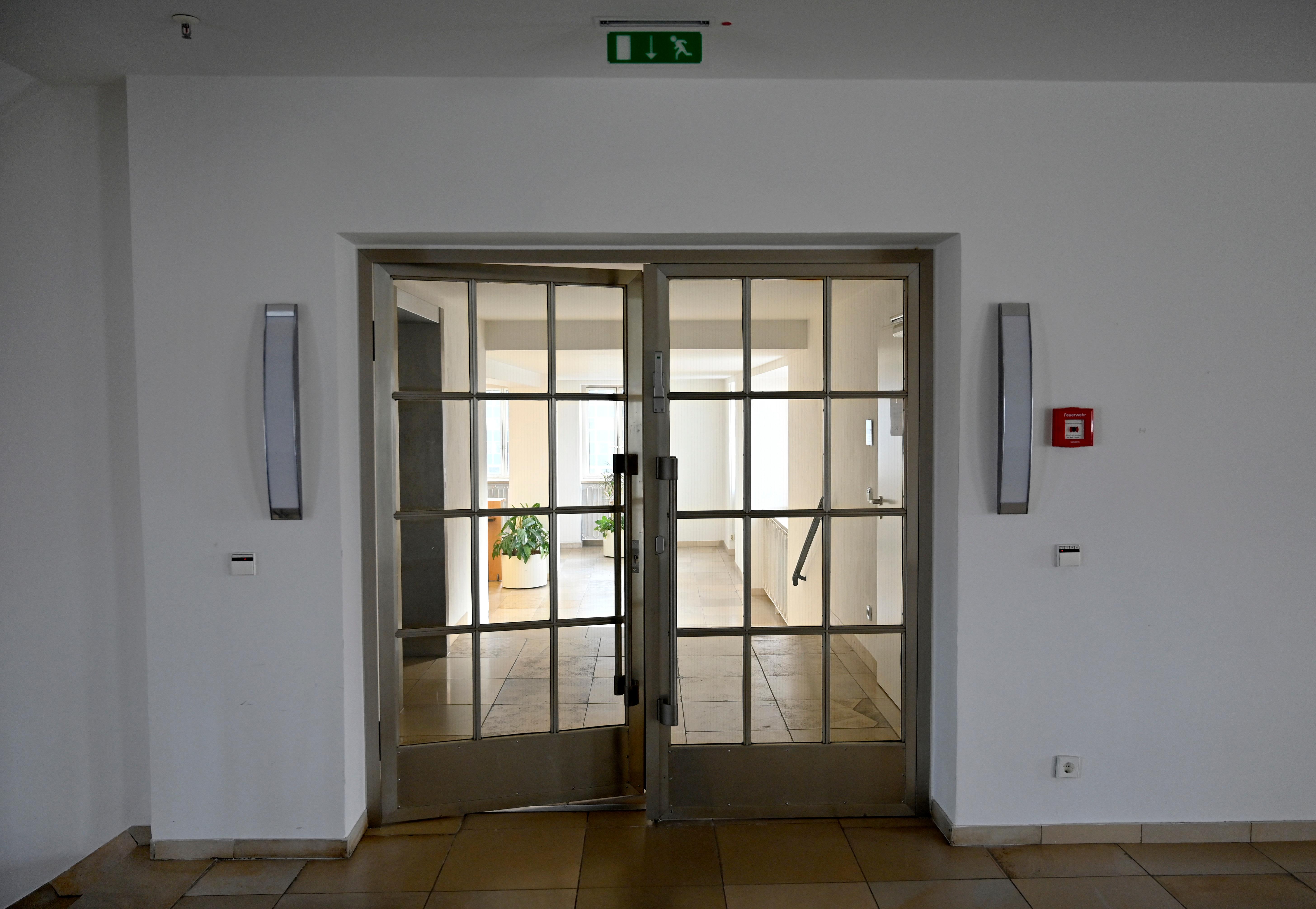 Siemens bereitet den Abschied vor von einem Büro- und Verwaltungsgebäude, das auch ein Wahrzeichen der Stadt ist. Ende 2020 übergibt Siemens den Gebäudekomplex an den Freistaat. Dort soll die Universität einziehen.