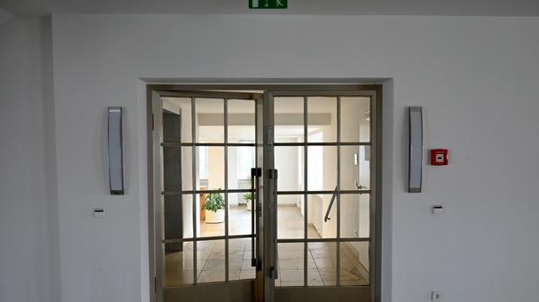 Siemens bereitet den Abschied vor von einem Büro- und Verwaltungsgebäude, das auch ein Wahrzeichen der Stadt ist. Ende 2020 übergibt Siemens den Gebäudekomplex an den Freistaat. Dort soll die Universität einziehen.