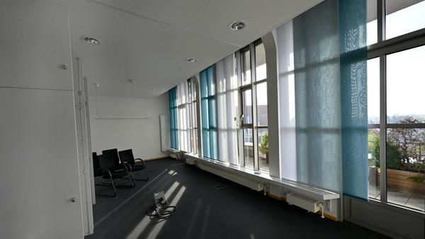 Siemens bereitet den Abschied vor von einem Büro- und Verwaltungsgebäude, das auch ein Wahrzeichen der Stadt ist. Ende 2020 übergibt Siemens den Gebäudekomplex an den Freistaat. Dort soll die Universität einziehen.