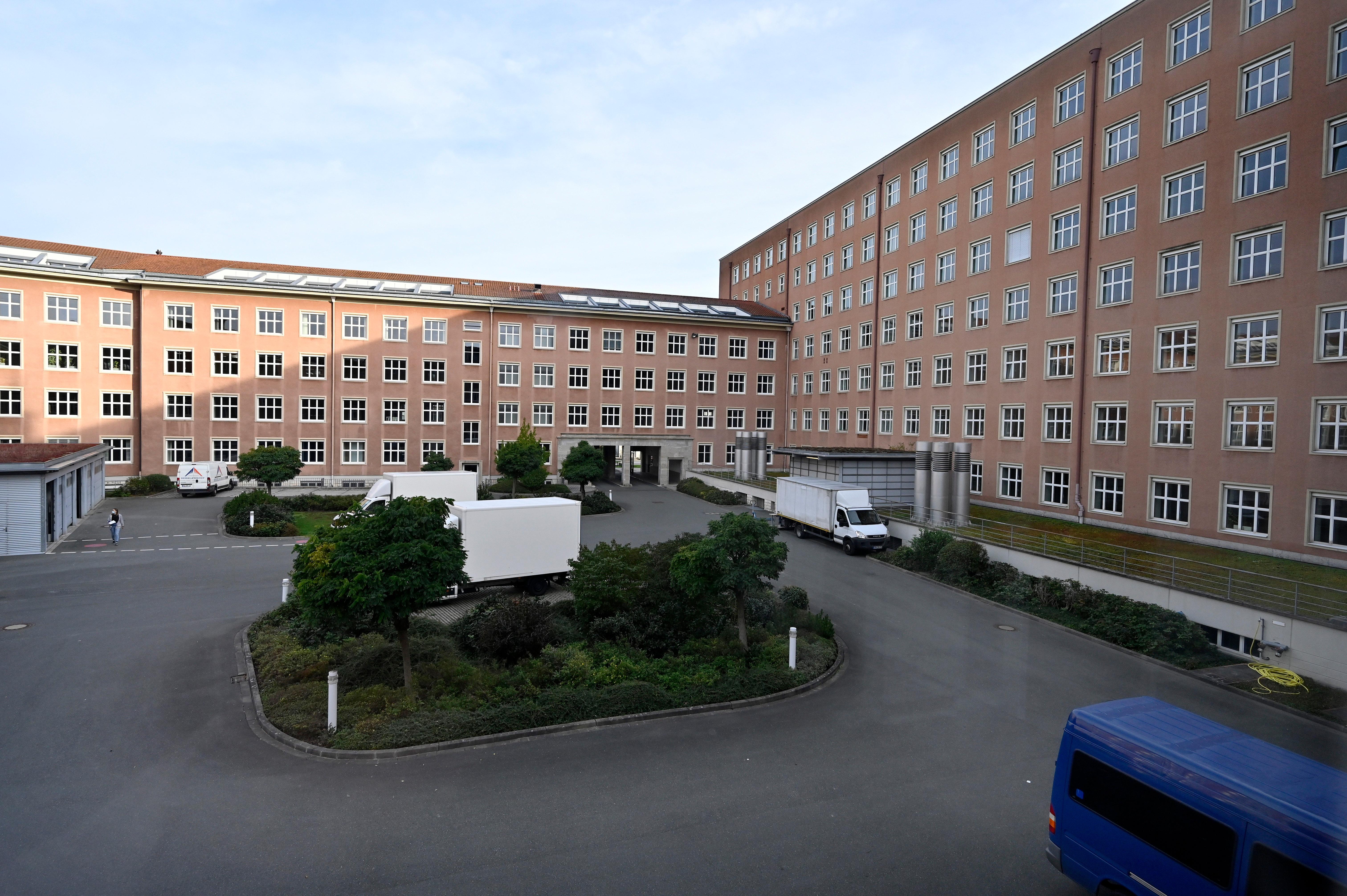 Siemens bereitet den Abschied vor von einem Büro- und Verwaltungsgebäude, das auch ein Wahrzeichen der Stadt ist. Ende 2020 übergibt Siemens den Gebäudekomplex an den Freistaat. Dort soll die Universität einziehen.