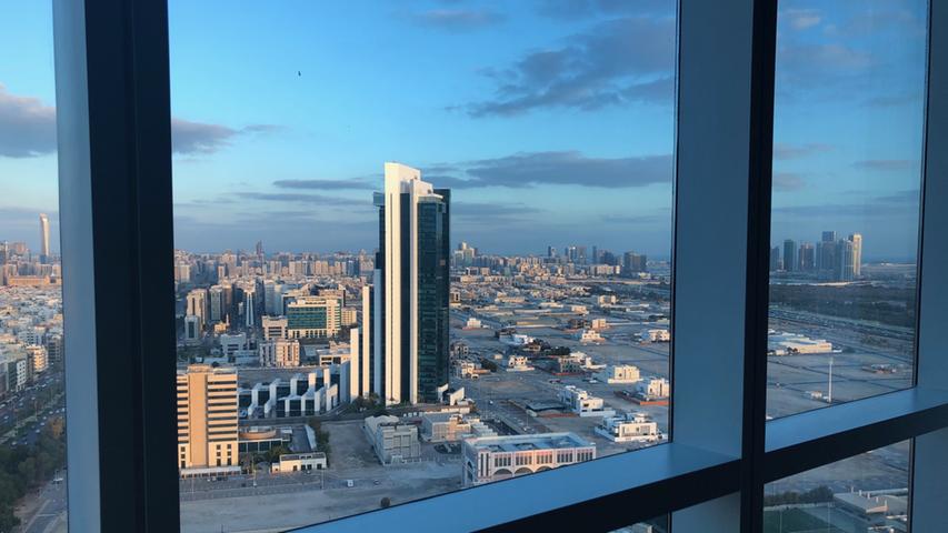 Guten Morgen Abu Dhabi. Das reiche Emirat ist aber viel mehr als nur Wolkenkratzer und große Autos.
