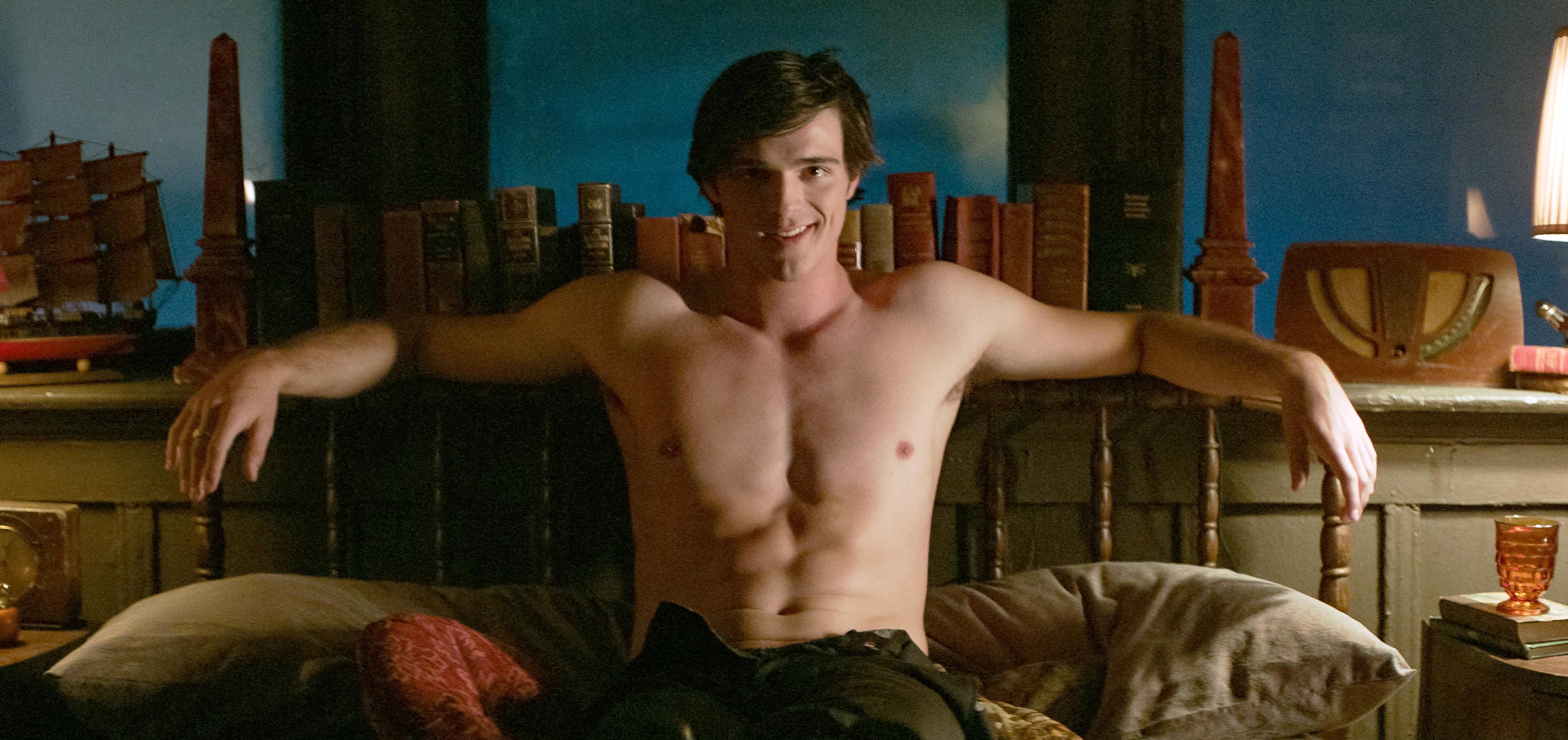 In einer amerikanischen Kleinstadt steht ein verlassen wirkendes Leichenschauhaus. Seit vielen Jahren lebt dort der Bestatter Montgomery Dark, der auf der Suche nach einer Aushilfe für sein Unternehmen ist. Die junge Sam lässt sich nicht von dem äußeren Zustand des Gebäudes abschrecken und nimmt den Job an. Montgomery erzählt ihr Grusel-Geschichten, die er im Leichenschauhaus erlebt hat. Doch dann nehmen die Dinge eine mysteriöse Wendung.   In diesen Kinos läuft der Film.