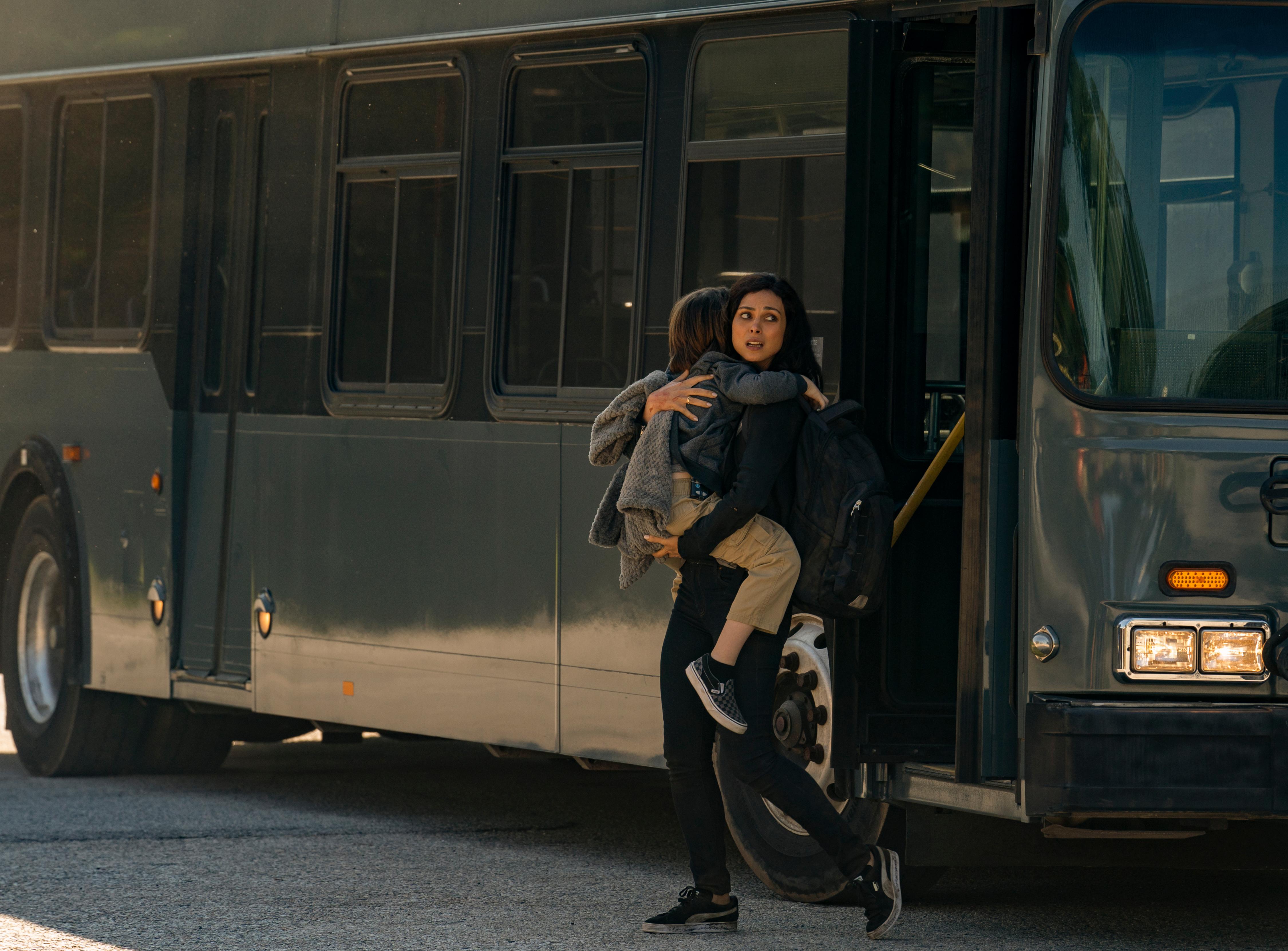 Ein Komet rast auf die Erde zu und soll den Berechnungen zufolge vor Eintritt in die Erdatmosphäre verglühen. Doch die Prognose stimmt nicht. Gerüchte, dass nur ausgewählte Menschen gerettet werden, machen die Runde. John Garrity arbeitet als Ingenieur für die Regierung und soll mit seiner Familie zu einem sicheren Ort gebracht werden: Grönland. Zuvor müssen sie eine Militärbasis erreichen, doch ihre Reise wird zum Spießrutenlauf.   In diesen Kinos läuft der Film.