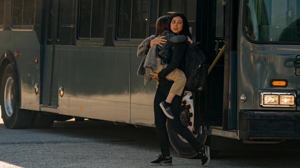 Ein Komet rast auf die Erde zu und soll den Berechnungen zufolge vor Eintritt in die Erdatmosphäre verglühen. Doch die Prognose stimmt nicht. Gerüchte, dass nur ausgewählte Menschen gerettet werden, machen die Runde. John Garrity arbeitet als Ingenieur für die Regierung und soll mit seiner Familie zu einem sicheren Ort gebracht werden: Grönland. Zuvor müssen sie eine Militärbasis erreichen, doch ihre Reise wird zum Spießrutenlauf. In diesen Kinos läuft der Film.