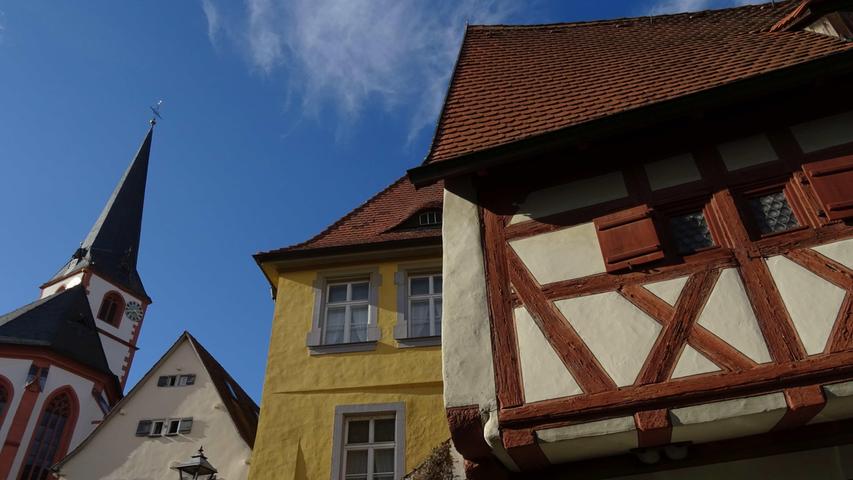 Im Anschluss erkundeten die Leserreporter zusammen mit dem Winter Tobias Streng Sulzfeld. Der Ort ist für seine erhaltene mittelalterliche Wehranlage bekannt.