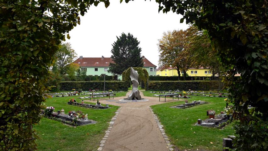 Urnengräber gibt es auf dem Zentralfriedhof in den unterschiedlichsten Variationen.