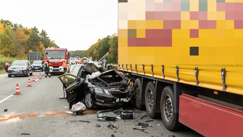 Schrecklicher Unfall in Oberbayern: Motor wird in Auto gedrückt