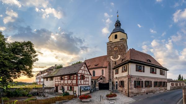 BerndSchwinn_Sunset Gründlach Rathaus Panorama.jpg