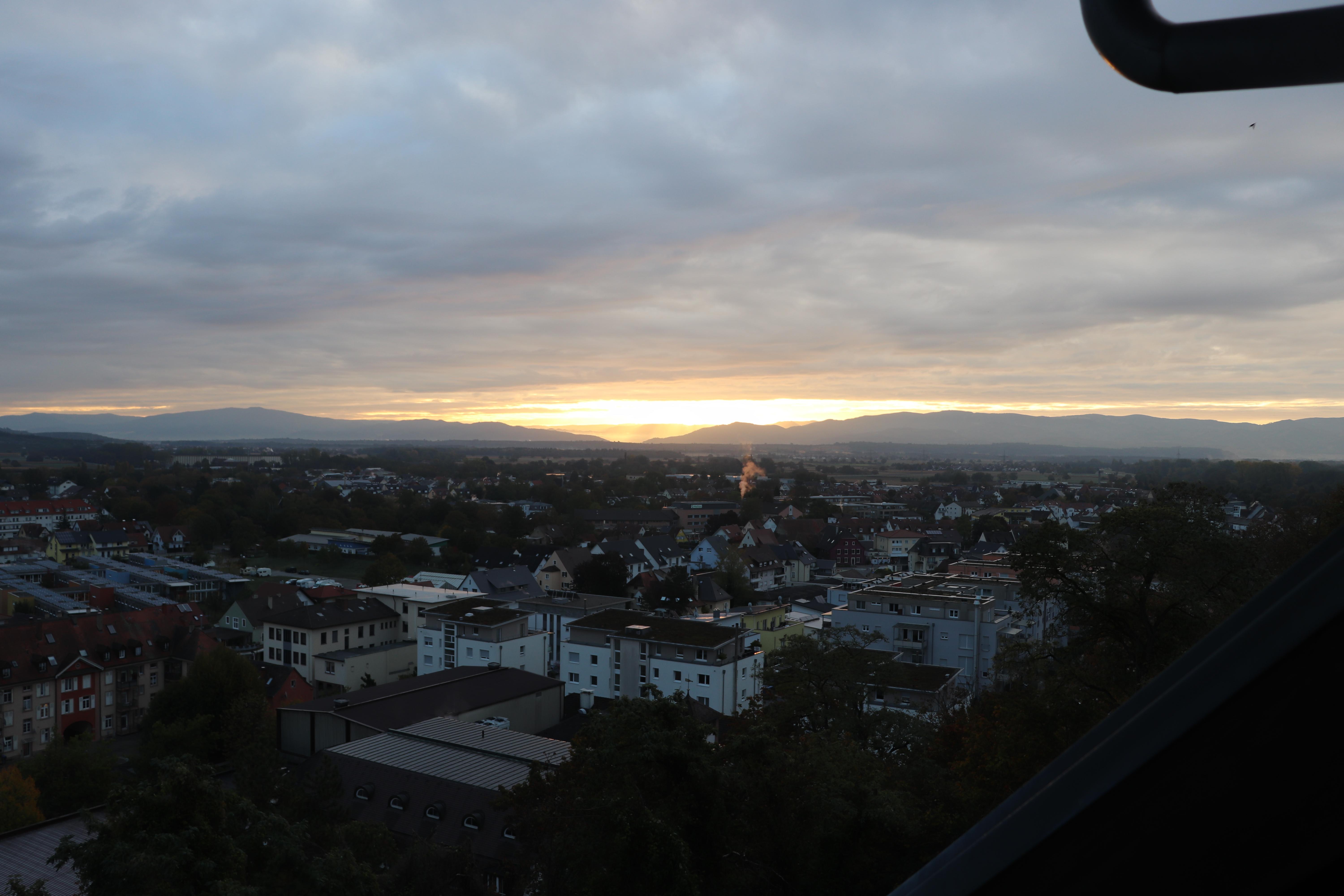 Nicht im sondern am Kaiserstuhl liegt die Stadt Breisgau. Neben ihrer Kulinarik, der Kultur und den Fachwerkhäusern ist der Ort vor allem auch wegen seiner spektakulären Aussicht einen Besuch wert.