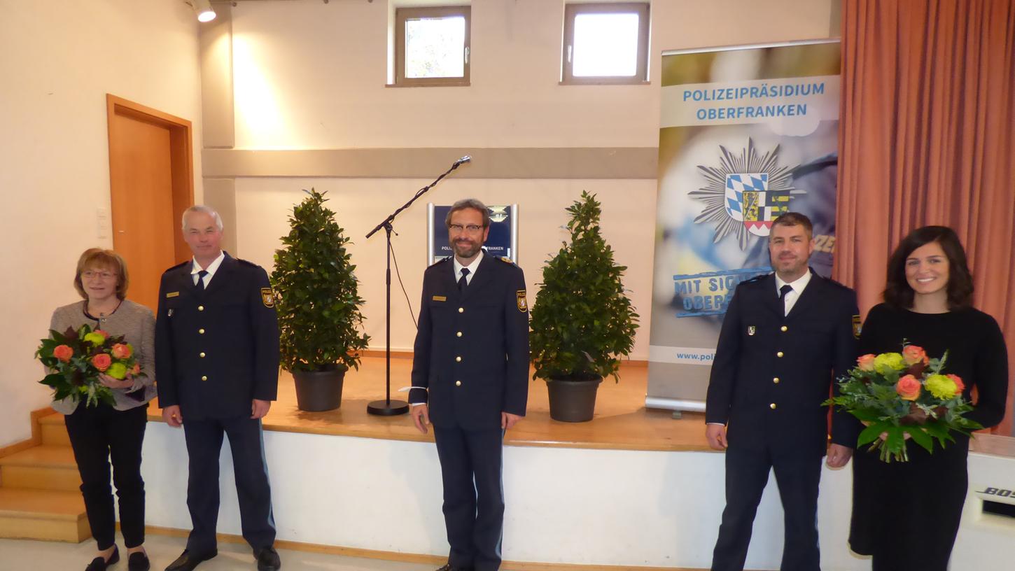 Von links: Albertine und Manfred Hänchen, Polizeipräsident Alfons Schieder sowie Daniel Hartmann und seine Lebensgefährtin Diana Niscu. 