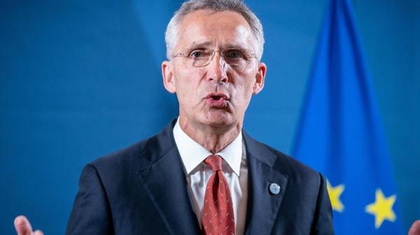 Nato-Generalsekretär Jens Stoltenberg hofft nach dem Sieg von Joe Biden bei der US-Präsidentenwahl, die Beziehungen zwischen Nordamerika und Europa weiter verbessern zu können. "Die Führung der USA ist in einer unberechenbaren Welt so wichtig wie eh und je, und ich freue mich auf eine sehr enge Zusammenarbeit mit dem designierten Präsidenten Biden, der designierten Vizepräsidentin Kamala Harris und der neuen Regierung, um das Band zwischen Nordamerika und Europa weiter zu stärken", sagte er.