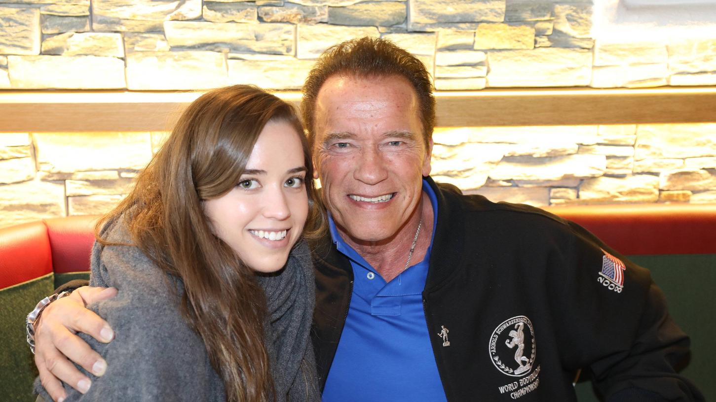 Trotz angeborenem Herzfehler wirft ihn nichts aus der Bahn: Hier ein Bild vom "Terminator" mit seiner Tochter Christina Schwarzenegger.