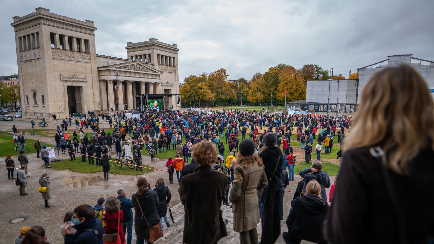 Künstler protestieren in München für mehr Corona-Hilfen.