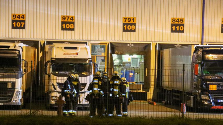 Gefahrgut-Alarm am Nürnberger Hafen: Feuerwehr im Einsatz