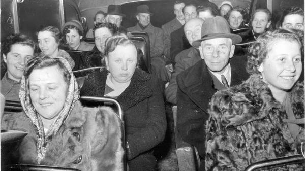 Eine frühe ökologische Variante des Opernbesuchs: 1951 fuhr der Fränkische Besucherring das Publikum mit dem Bus ins Opernhaus.