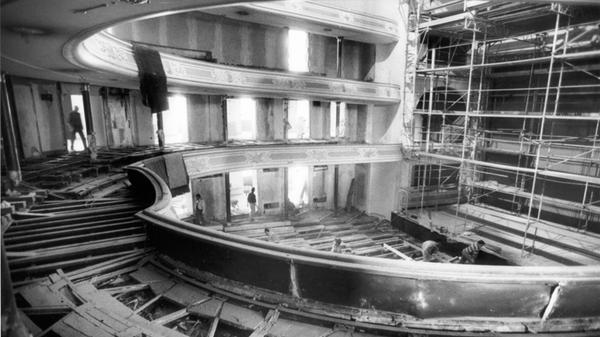 In den 1990er Jahren fanden im Opernhaus die bislang letzten größeren Sanierungsarbeiten statt: Unter anderem wurde im Zuschauerraum eine neue Lüftungsanlage eingebaut.