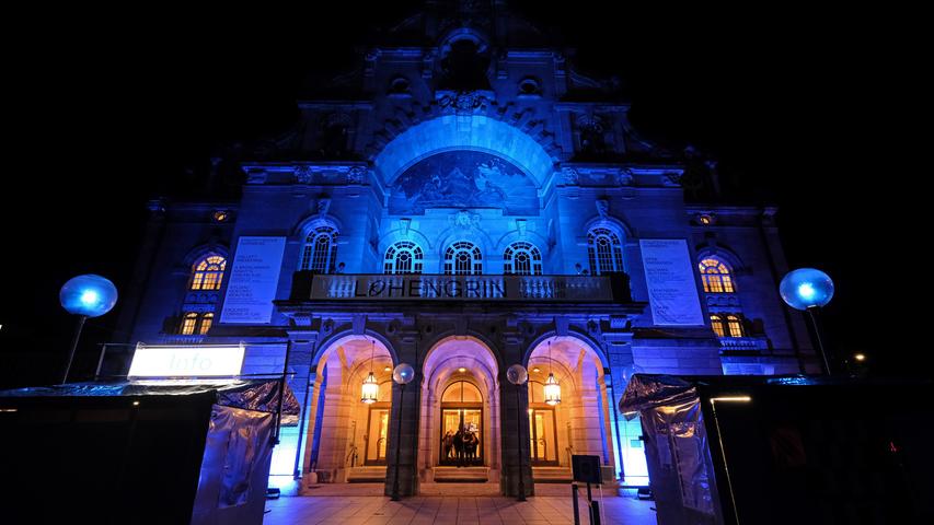 Bei der seit dem Jahr 2000 durchgeführten "Blauen Nacht" hat sich das Opernhaus als eine zentrale Spielstätte etabliert.