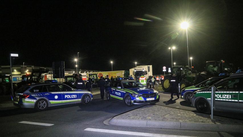 Aus Protest: Landwirte blockieren Zentrallager bei Eggolsheim