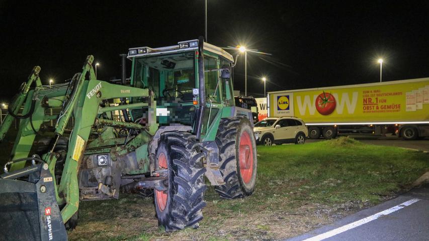Aus Protest: Landwirte blockieren Zentrallager bei Eggolsheim